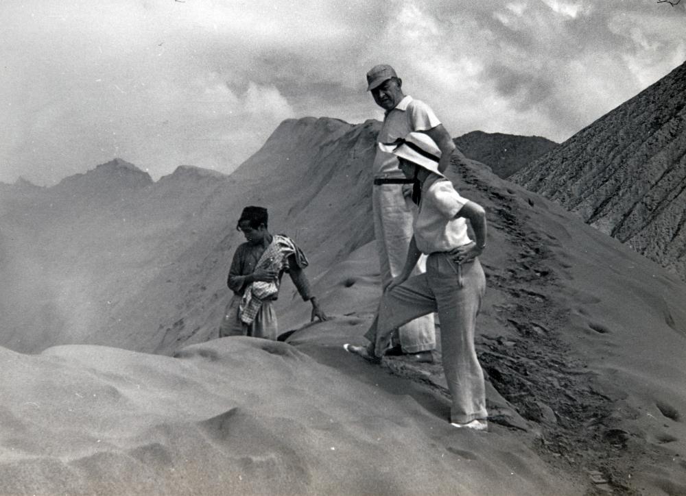 Figure 11: Bromo, ca. 1954. Collection Stichting Nationaal Museum van Wereldculturen. Collection no. TM-30023130, Alb-2207. 