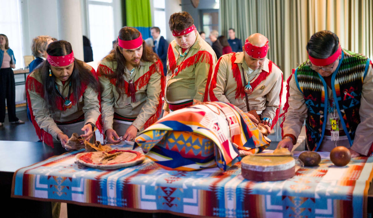Restitution ceremony with Ysleta del sur Pueblo (United States) in Wereldmuseum Leiden, 2025. Photo: Boudewijn Bollmann