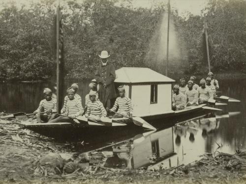 Riverboat with Kru-men as rowers, Angola, photograph by J.A. (José Augusto) da Cunha Moraes, ca 1870. RV-A274-40, part of the 1883 donation by J.W. Regeer.